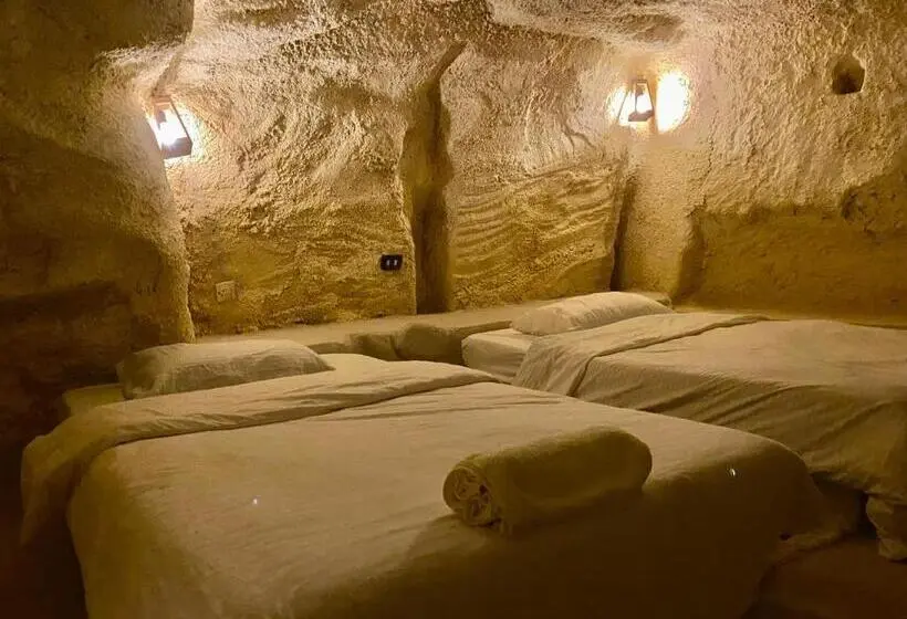 اتاق اکونومی, 7 Caves