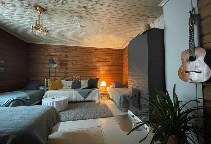 اتاق استاندارد چهارنفره با سرویس بهداشتی مشترک, Villa Ora’s Majatalo