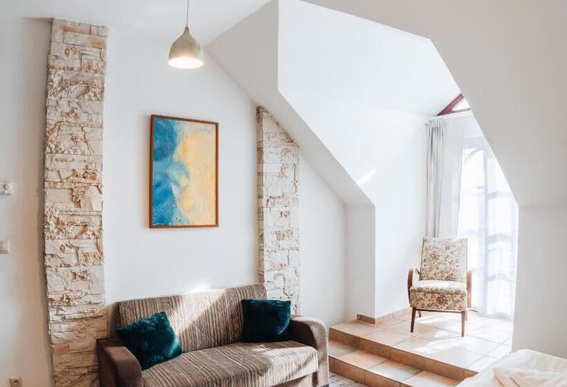 ガーデンビュースタンダード４ベッドルーム, Kastély Gróf Zichy