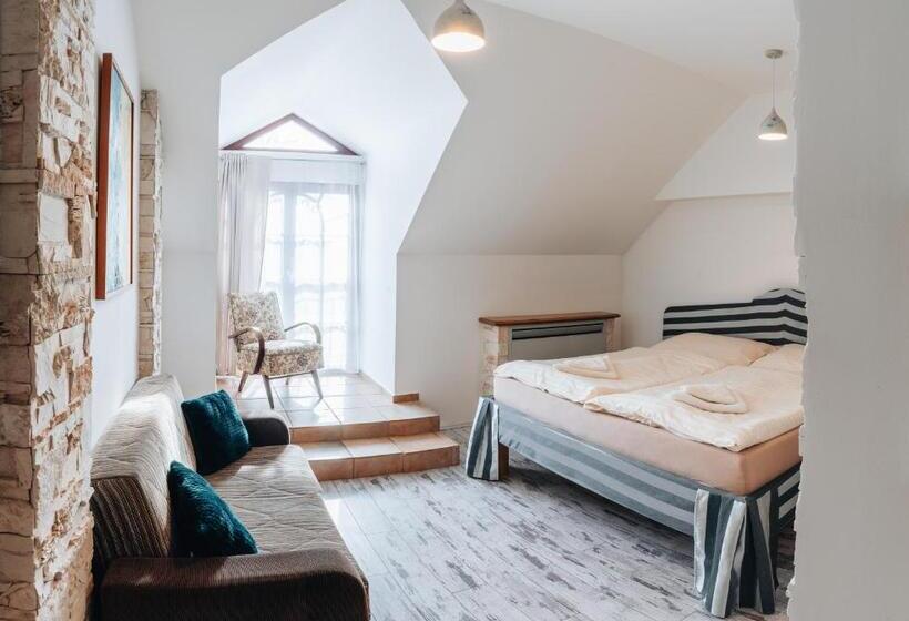 ガーデンビュースタンダード４ベッドルーム, Kastély Gróf Zichy