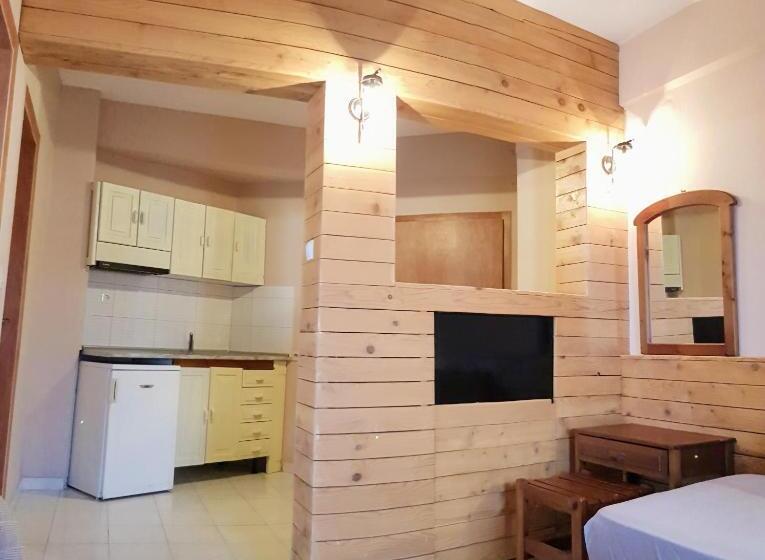 דירת חדר נוף לים, Anemos