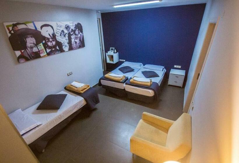 اتاق استاندارد, Don Moustache Boutique Hostel