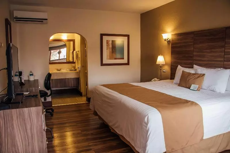 キングサイズベッドのスタンダードルーム, Best Western Cumbres Inn Cd. Cuauhtemoc
