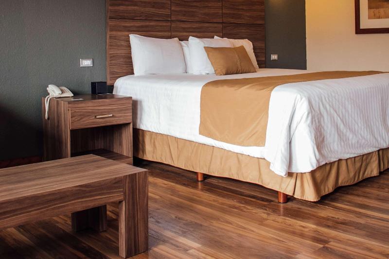 キングサイズベッドのスタンダードルーム, Best Western Cumbres Inn Cd. Cuauhtemoc