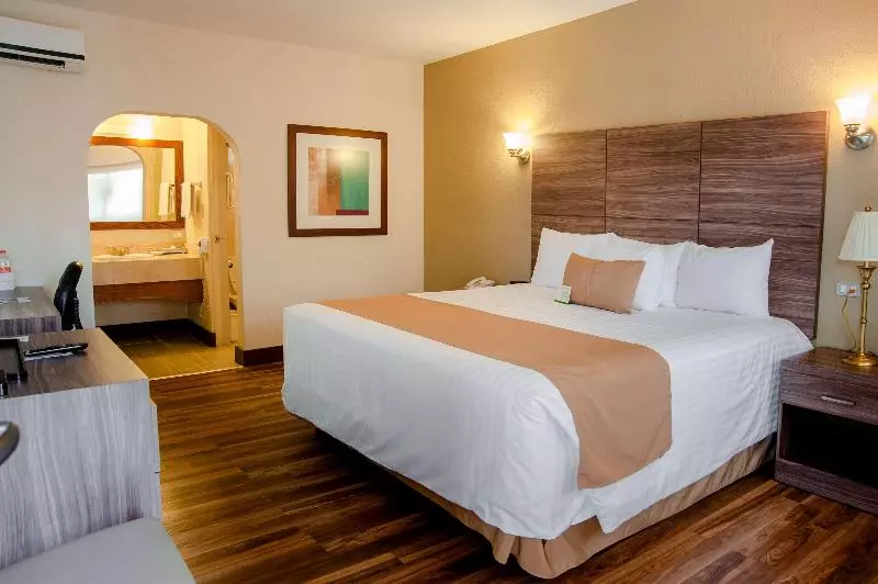 キングサイズベッドのスタンダードルーム, Best Western Cumbres Inn Cd. Cuauhtemoc