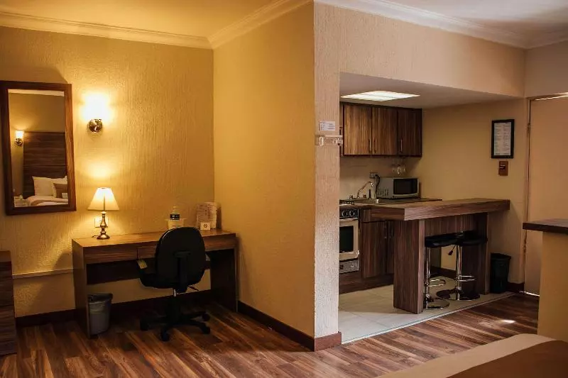 キングサイズベッドのスイートルーム, Best Western Cumbres Inn Cd. Cuauhtemoc