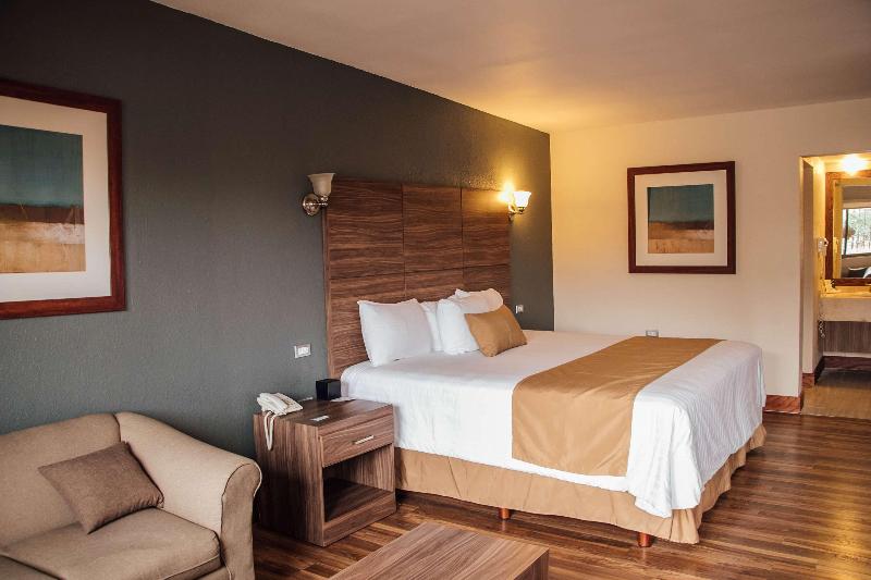 キングサイズベッドのスイートルーム, Best Western Cumbres Inn Cd. Cuauhtemoc