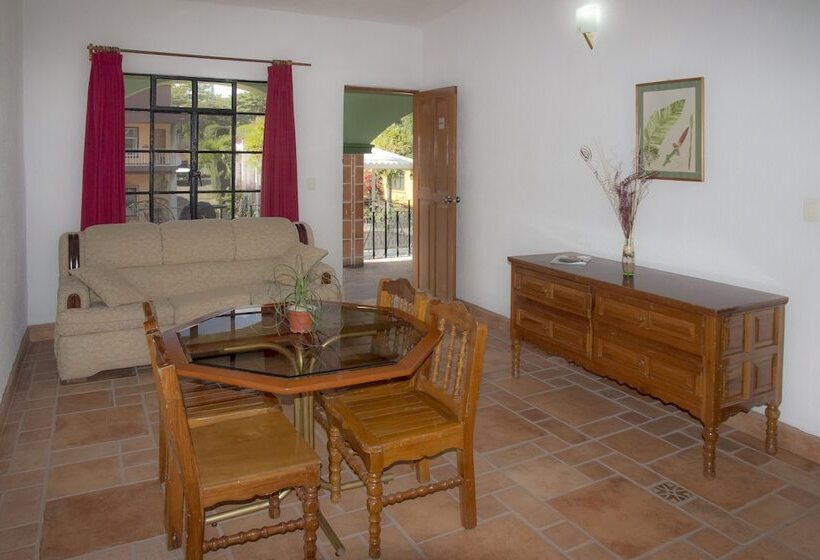 חדר משפחתי, El Pueblito