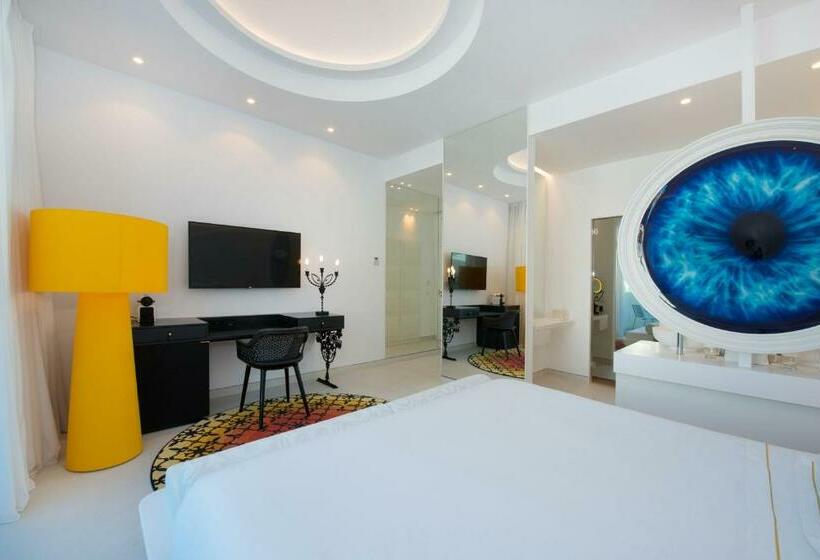 غرفة قياسية, The Donna Portals