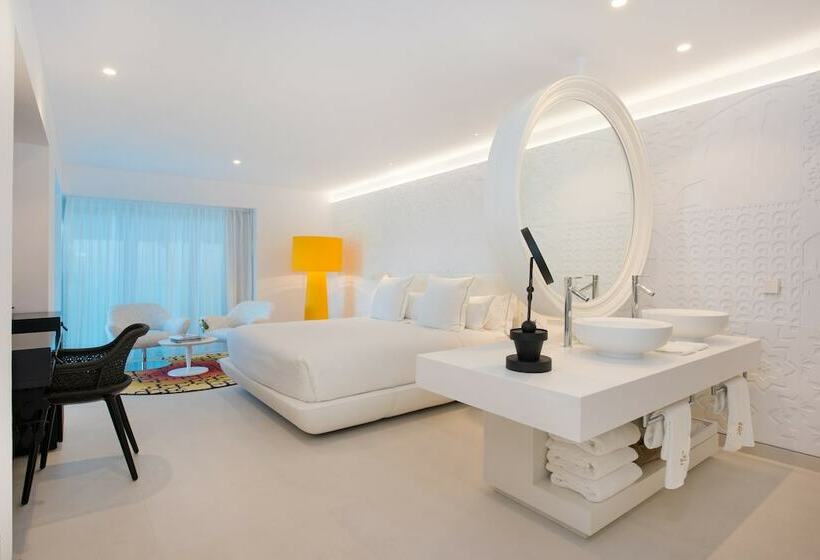 غرفة قياسية, The Donna Portals