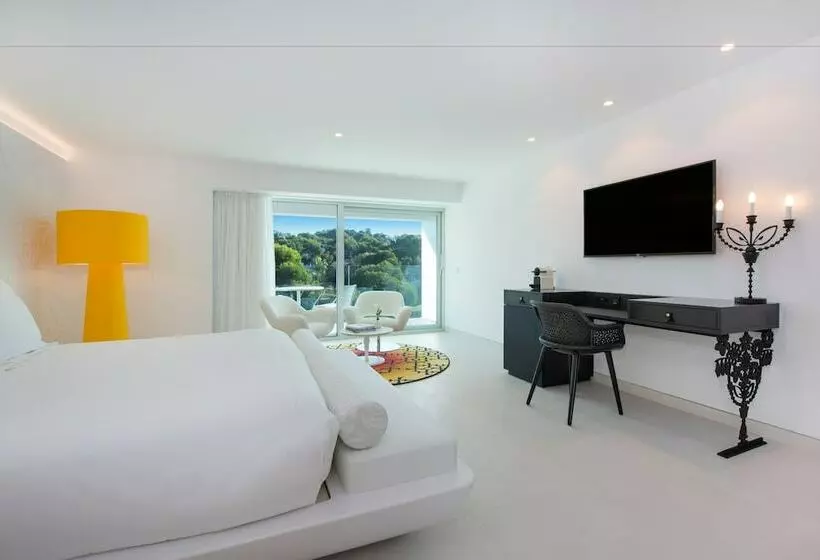 サイドシービュージュニアスイート, The Donna Portals