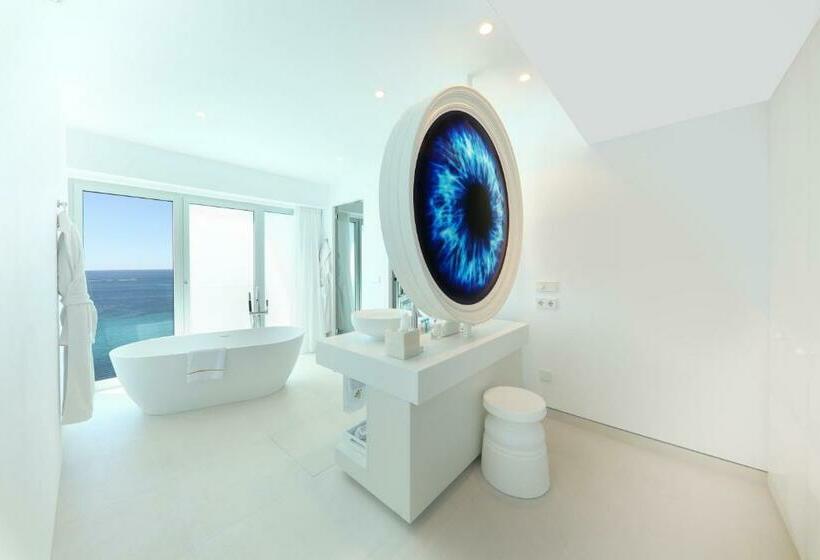 جناح دور أخير, The Donna Portals