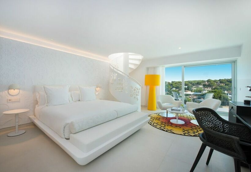 جناح دور أخير, The Donna Portals