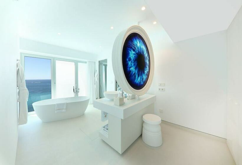 جناح دور أخير, The Donna Portals