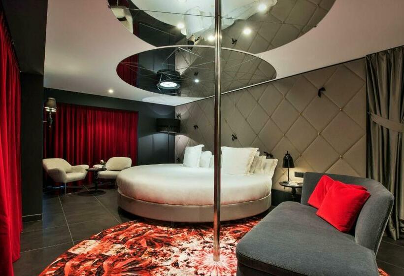 جناح, The Donna Portals