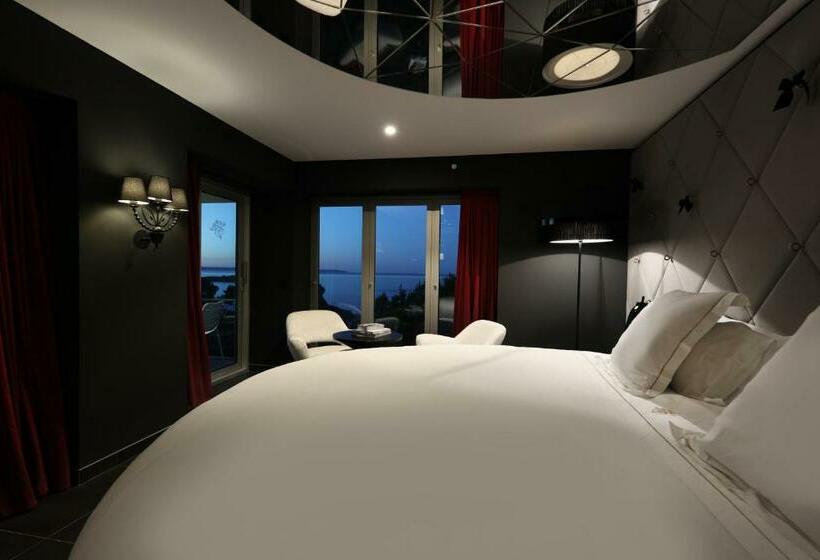 جناح, The Donna Portals