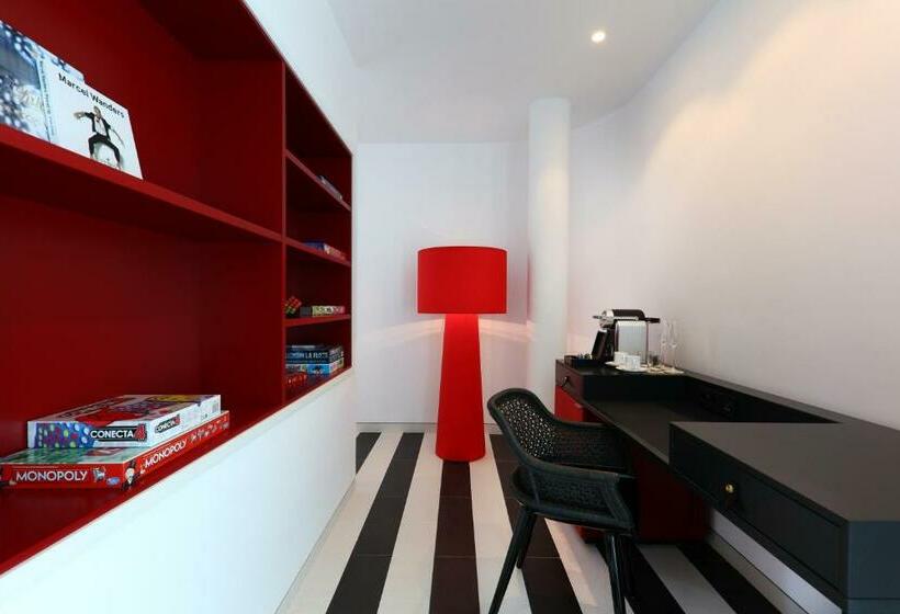 جناح, The Donna Portals