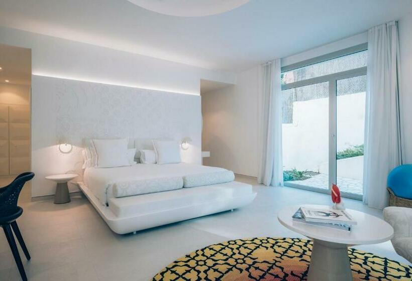 جناح, The Donna Portals