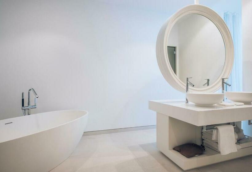 جناح, The Donna Portals