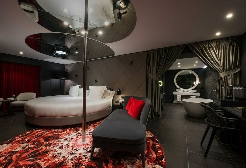 جناح, The Donna Portals