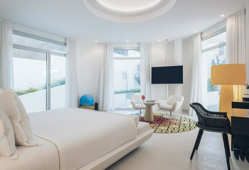 جناح, The Donna Portals