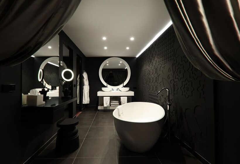 جناح, The Donna Portals