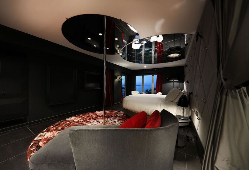 جناح, The Donna Portals