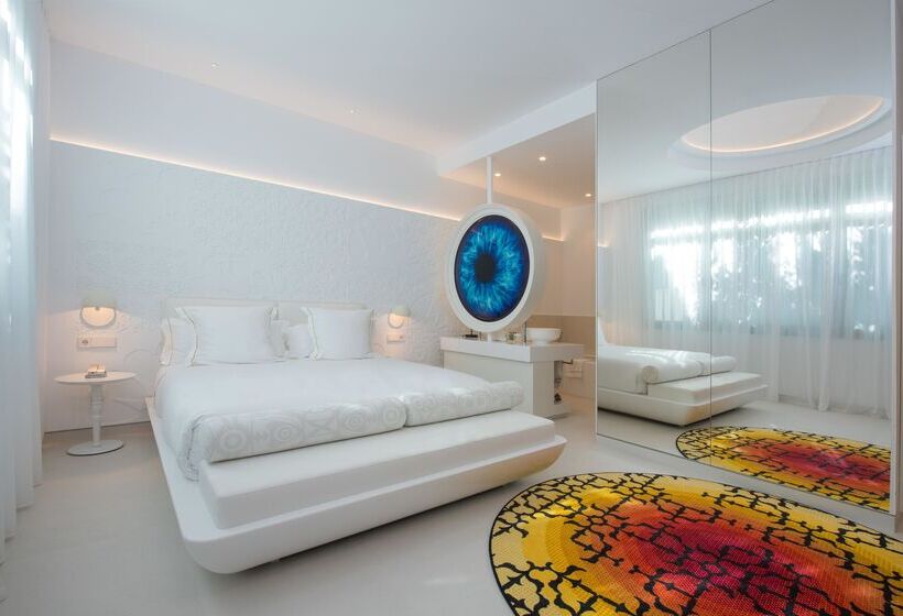 غرفة قياسية, The Donna Portals