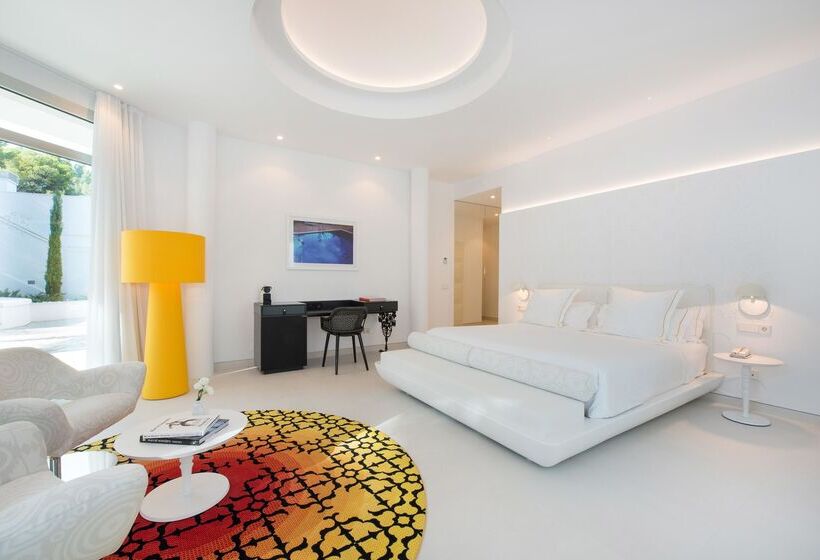 جناح, The Donna Portals