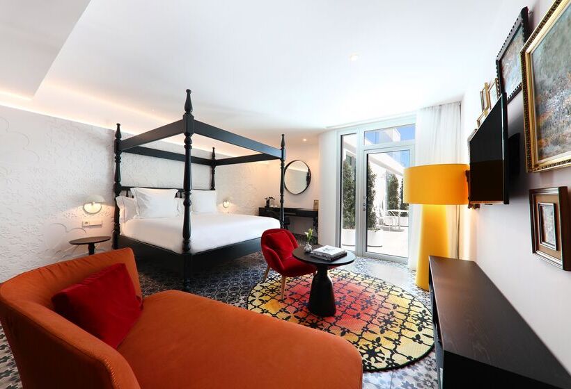 جناح, The Donna Portals