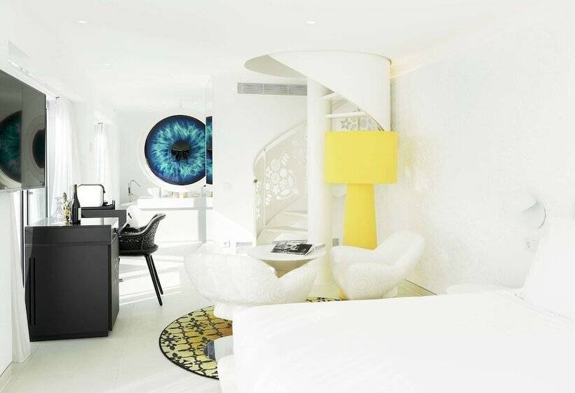 جناح دور أخير, The Donna Portals