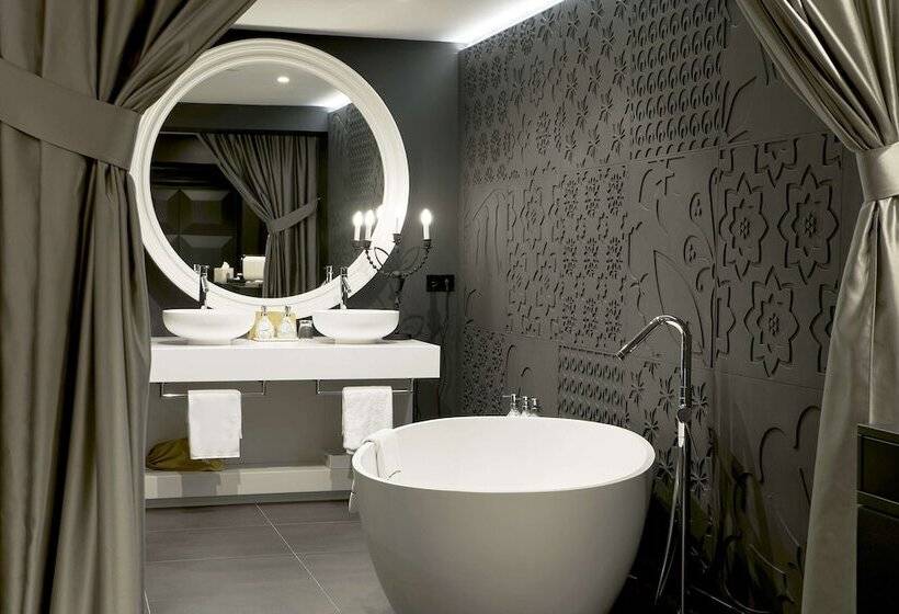 جناح, The Donna Portals