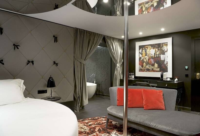 جناح, The Donna Portals