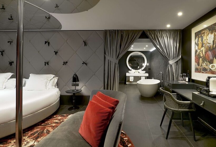 جناح, The Donna Portals