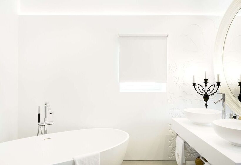 جناح, The Donna Portals