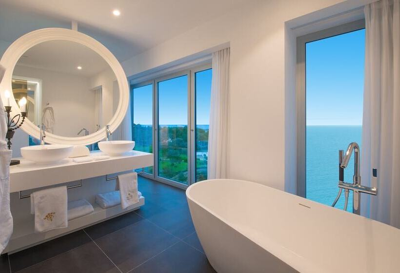 جناح جونيور مطلّ علي البحر, The Donna Portals