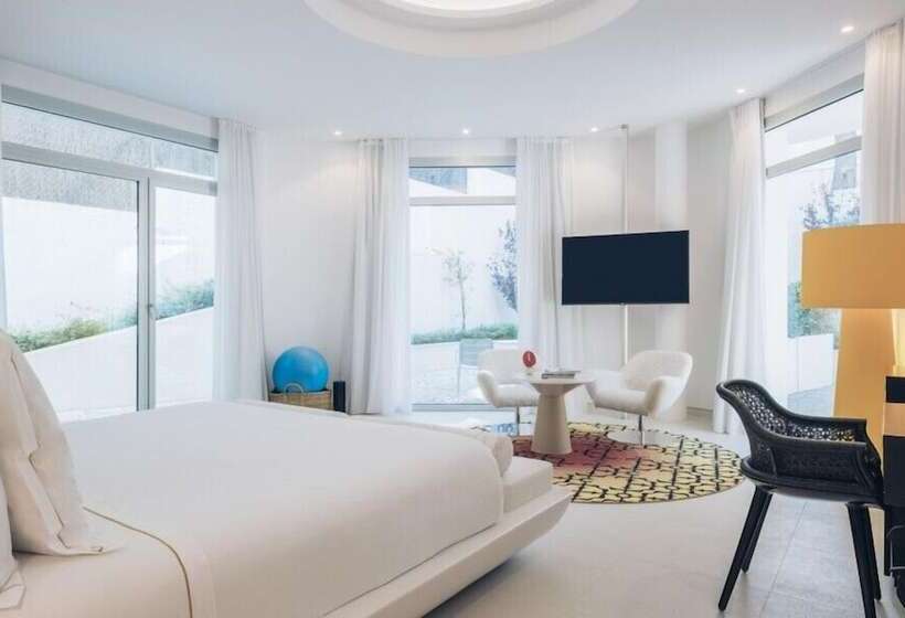 جناح, The Donna Portals