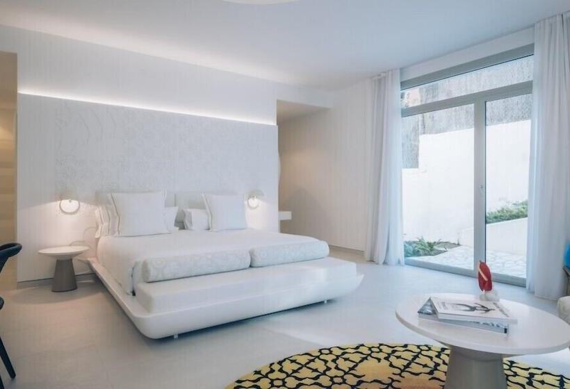 جناح, The Donna Portals