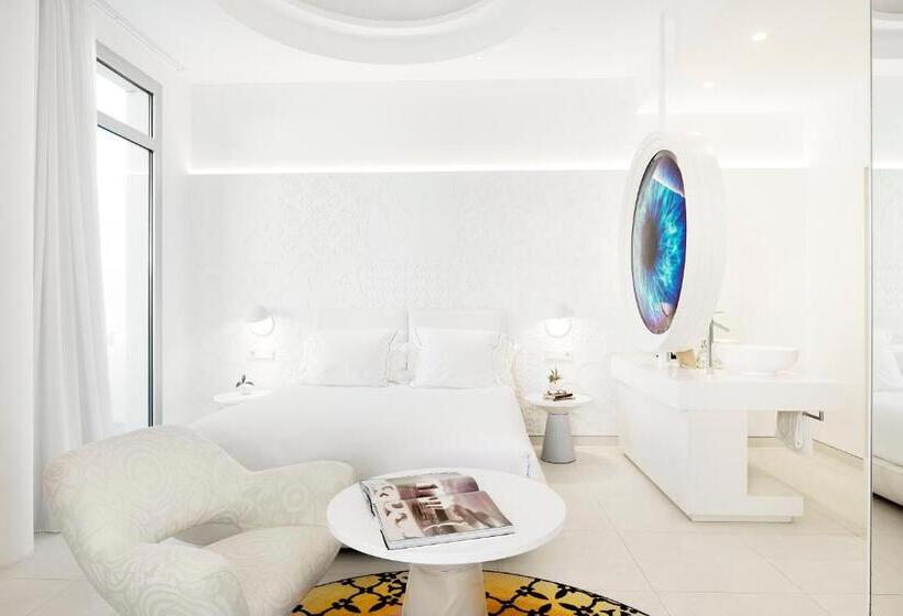 غرفة قياسية, The Donna Portals