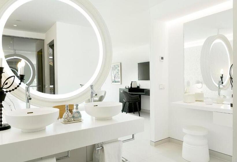 جناح جونيور ذو إطلالة جانبية على البحر, The Donna Portals