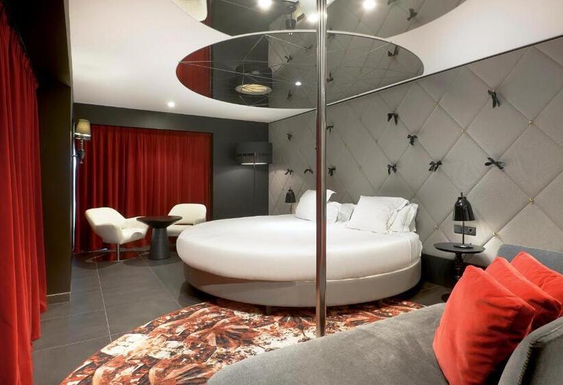 جناح, The Donna Portals