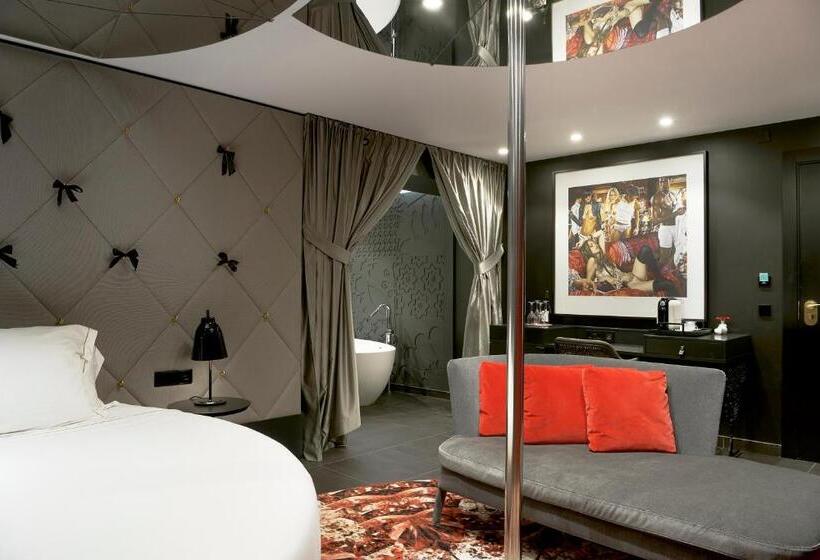 جناح, The Donna Portals