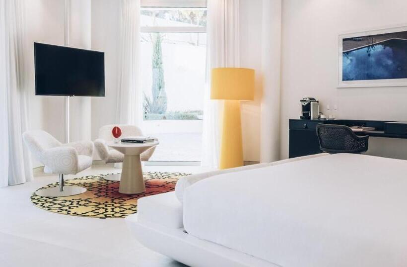 جناح, The Donna Portals