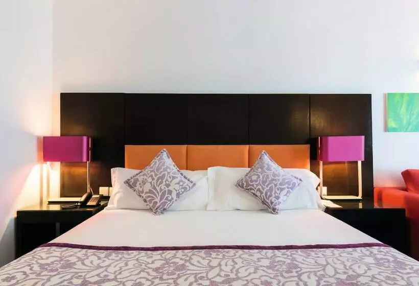 اتاق اساندارد با چشم‌انداز جانبی به دریا, Hotel Riu Turquoise - All Inclusive