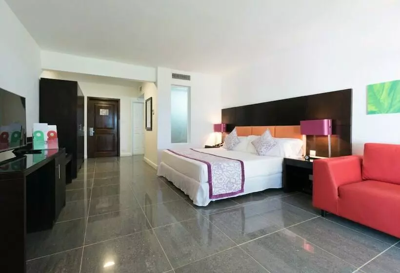 اتاق اساندارد با چشم‌انداز جانبی به دریا, Hotel Riu Turquoise - All Inclusive