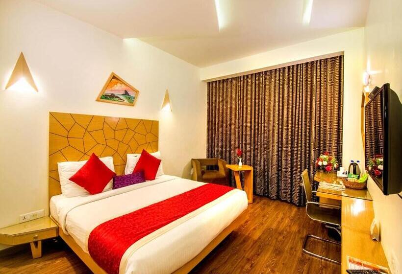 Номер Deluxe, Rockdale