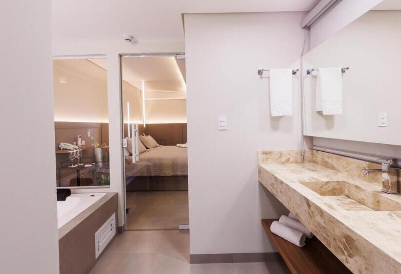 חדר משפחתי, Tonello Business