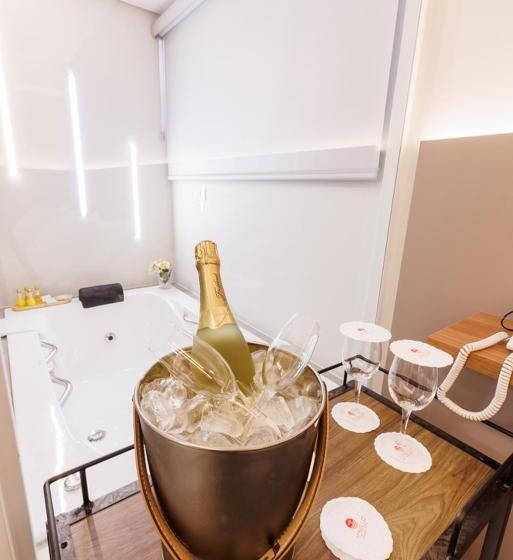 חדר משפחתי, Tonello Business