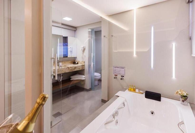 חדר משפחתי, Tonello Business