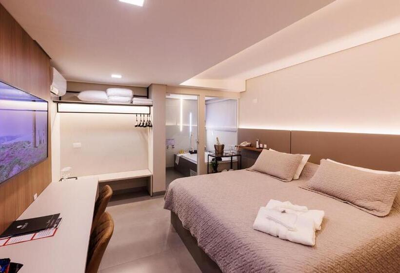 חדר משפחתי, Tonello Business